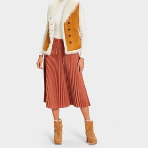 UGG sheepskin reversible vest size Small